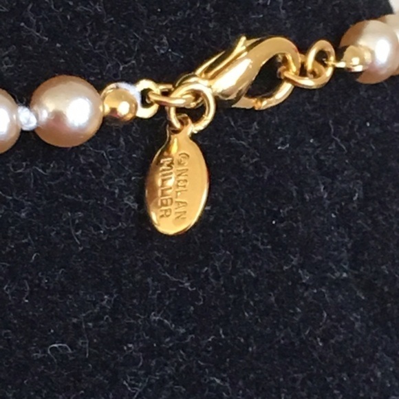 𝅺NOLAN Miller Glamour Faux Pearl Necklace in box - Picture 4 of 5